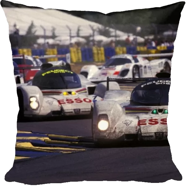 Le Mans 24 Hours: Race winners Eric Helery  /  Christophe Bouchut  /  Geoff Brabham Peugeot 905 Evo 1C leads the sister car of Thierry Boutsen  / 