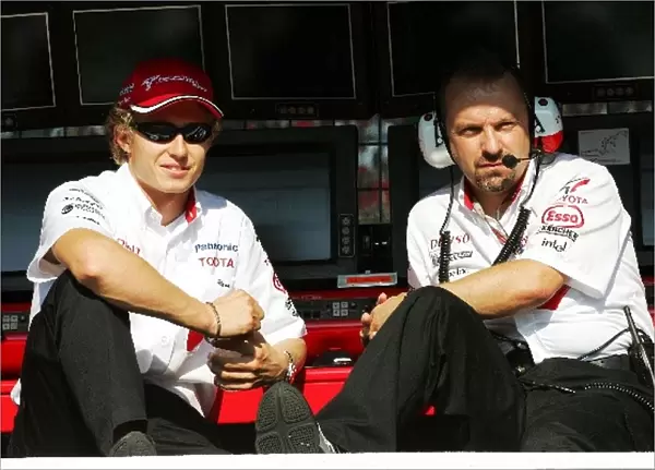 Formula One World Championship: Ryan Briscoe Toyota Test driver with Mike Gascoyne Toyota Technical Director