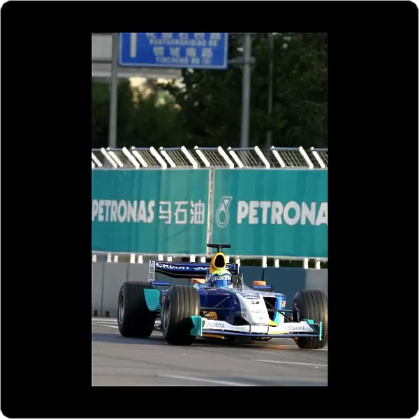 DTM: Felipe Massa demonstrates the Sauber Petronas C22 around the streets of Shanghai