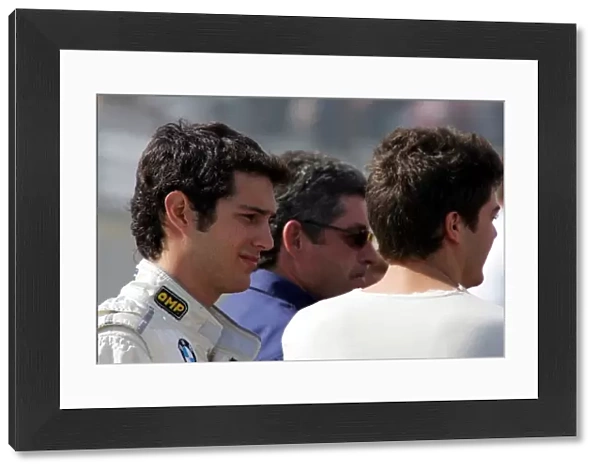 Formula BMW UK Championship: Bruno Senna with teammate, Joao Urbano and a Carlin Motorsport engineer