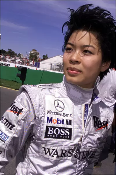 AUSTRALIAN GP 1999, MELBOURNE QUALIFYING SATURDAY 6TH MARCH CELEBRITY VIOLINIST VANESSA MAE BEFORE HER RIDE IN THE 2 SEAT MCALREN F1 CAR PHOTO: TEE  /  LAT