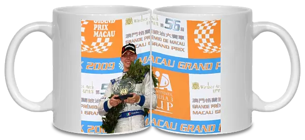 Macau Grand Prix: 56th Macau Grand Prix winner Edoardo Mortara, Signature, on the podium