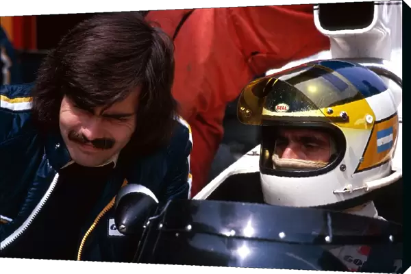 Formula One World Championship: Gordon Murray Brabham Designer talks with Carlos Reutemann Brabham