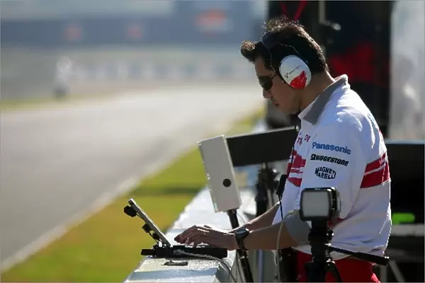 Formula One Testing: A Toyota Engineer on the pitwall