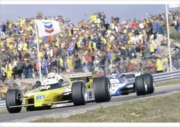 1980 Dutch Grand Prix. Zandvoort, Holland. 29-31 August 1980. Rene Arnoux (Renault RE20) leads Jacques Laffite (Ligier JS11 / 15-Ford Cosworth). They finished in 2nd and 3rd positions respectively. World Copyright: LAT Photographic Ref