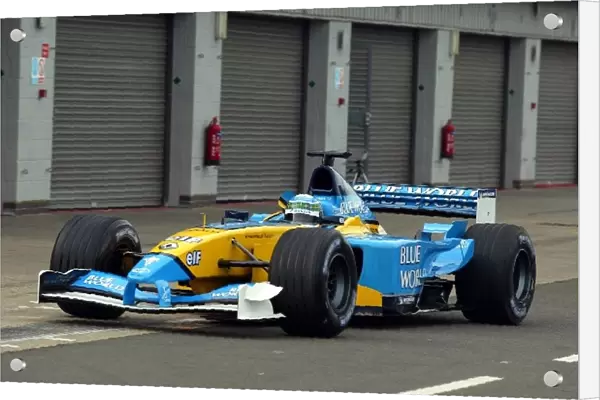 Formula One Testing: Allan Mc Nish continues to test the Renault R23