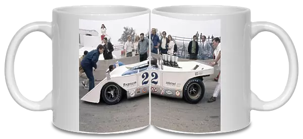 1969 Can-Am Challenge Cup. CanAm race. Riverside, California, United States (USA). 26 October 1969. Jackie Oliver (Autocoast Ti22-Chevrolet), retired, in the pits. World Copyright: LAT Photographic Ref: 35mm transparency 69CANAM13