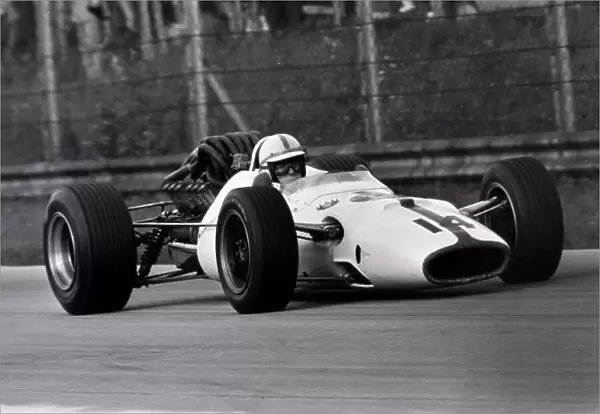 1967 Italian Grand Prix. Monza, Italy. 10 September 1967. John Surtees, Honda RA300, 1st position, action. World Copyright: LAT Photographic Ref: L67 / 720 #35