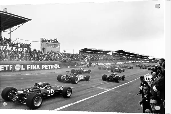 1968 British Grand Prix. Brands Hatch, Great Britain. 20 July 1968. Jean-Pierre Beltoise, #18 Matra MS11, retired, and Piers Courage, #20 BRM P126, 8th position, for the field at the start