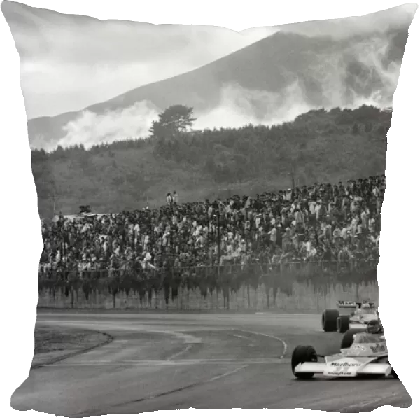 1976 Japanese Grand Prix: James Hunt, 3rd position to clinch the World Championship title, action