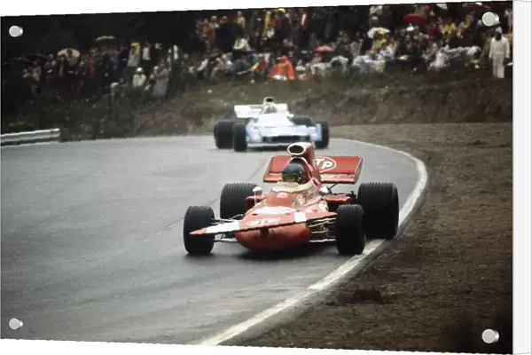 1971 Canadian Grand Prix: Ronnie Peterson, 2nd position, leads Chris Amon, 10th position, action