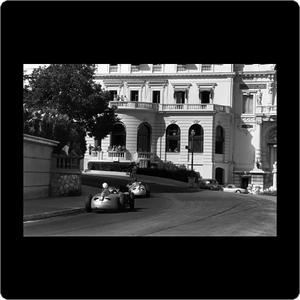 1955 Monaco Grand Prix: Juan Manuel Fangio retired, leads Stirling Moss 9th position, action