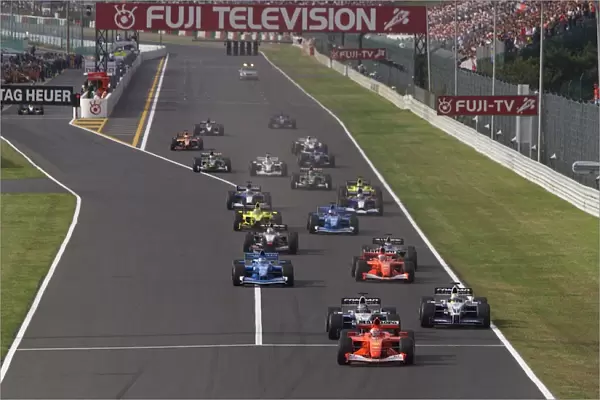 2001 Japanese Grand Prix - Sunday  /  Race: Race winner Michael Schumacher, Ferrari F2001, leads at the start of the race