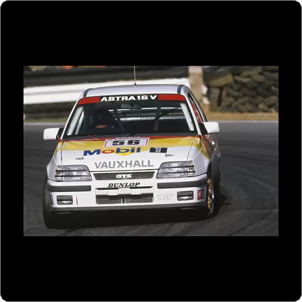 1989 British Touring Car Championship: John Cleland, Vauhall Astra GTE, action