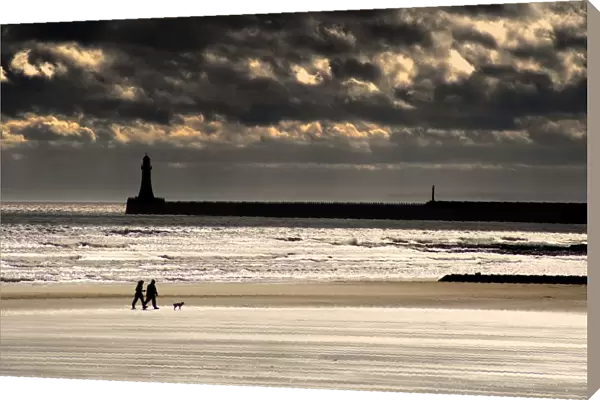 Scenic View Of Sandy Beach With Lighthouse And Groyne; Sunderland, Tyne And Wear, England, Uk
