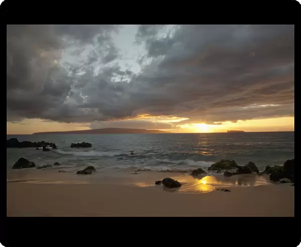 Hawaii, Maui, Makena, Cloudy sunset at Big Beach