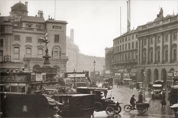 Regent Street, Piccadilly Circus and the statue of Eros, London, England in 1923. From These Tremendous Years, published 1938