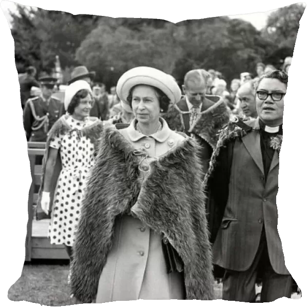 Royal Silver Jubilee Tour February 1977. The Queen wearing a Maori ceremonial