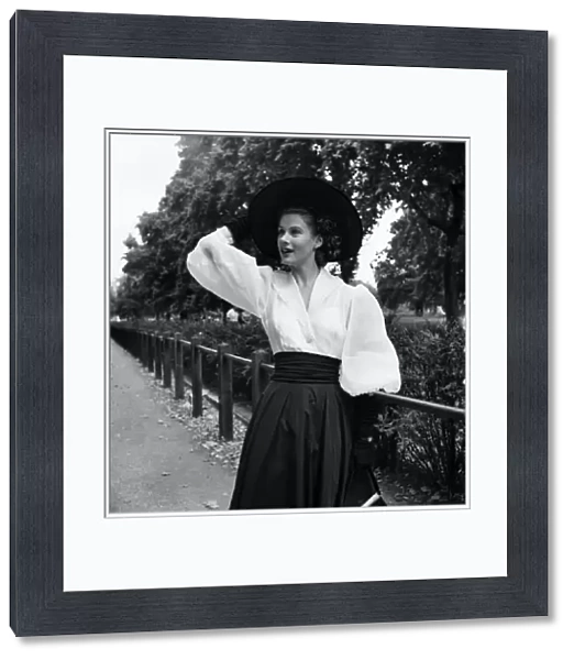 Mrs. McLachlan seen here on her way to the Buckingham Palace garden party July 1952