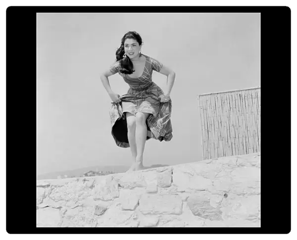 Cannes Film Festival. Actress Vanja Orico seen here dancing for some sailors. D3118-037