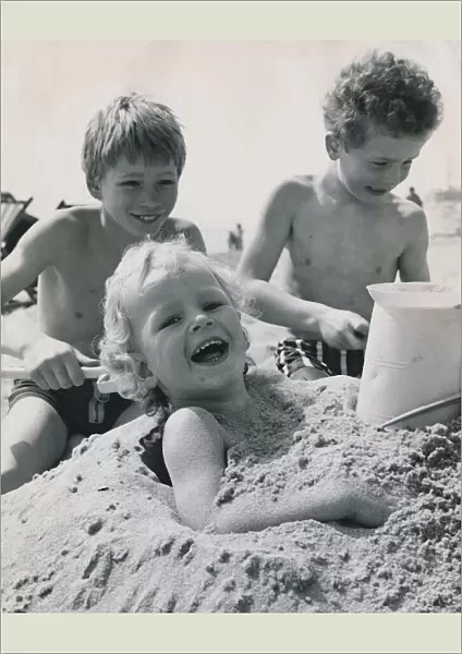 Hot Weather in Hampshire April 1971 The Hook children are on holiday in Bournmouth