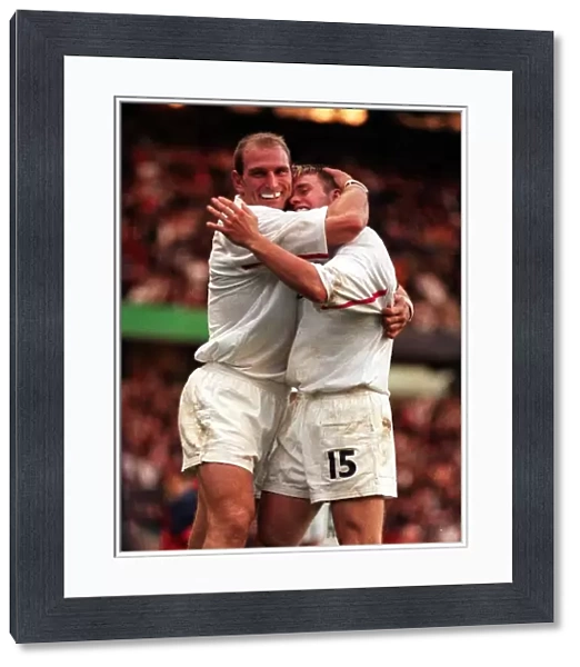 Lawrence Dallaglio congratulates Matt Perry after scoring in the England v Italy match