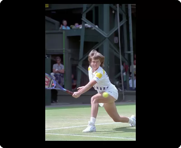 Wimbledon Tennis. Martina Navratilova v. Hanna Mandlikova. July 1989 89-3958-011