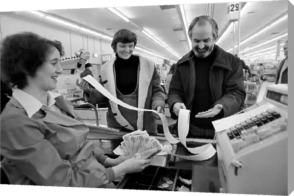 Mr. and Mrs. Dallas. Buy a year provisions. Shopping  /  Unusual. February 1975 75-00679-004
