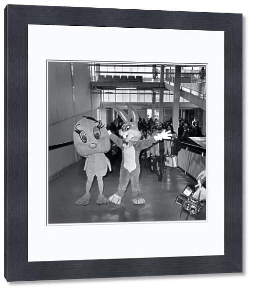Bugs Bunny and Tweety Pie. January 1975 75-00235