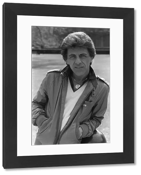 Date 9  /  5  /  80 Frankie Valli, lead singer with 'The Four Seasons'