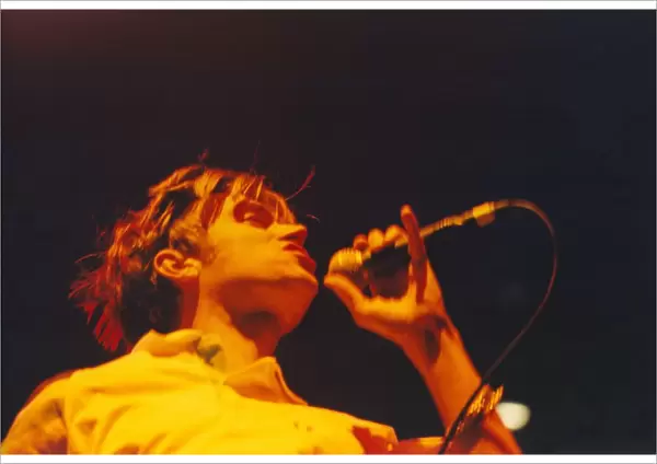 Damon Albarn of Blur performs at the Newcastle Arena. 08  /  12  /  95