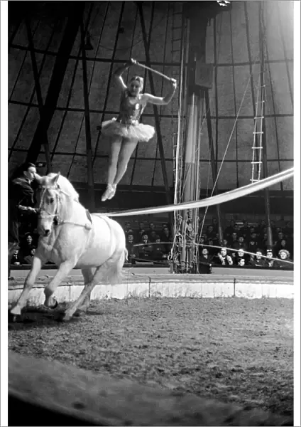 Bertram Mills Circus at Luton. April 1950 O23401-005