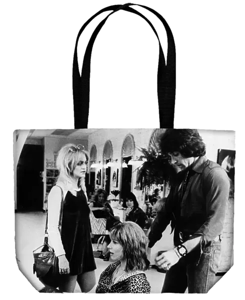 Film Shampoo starring Goldie Hawn Warren Beatty 1975 and Lee Grant