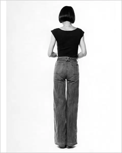 Fashion - 1970s. Back of woman. Jeans and t-shirt. October 1975 P017333