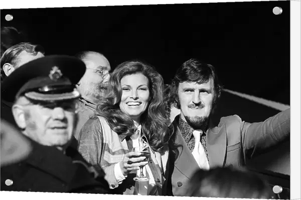 JIMMY HILL AND RAQUEL WELCH NOVEMBER 1972 Y2K