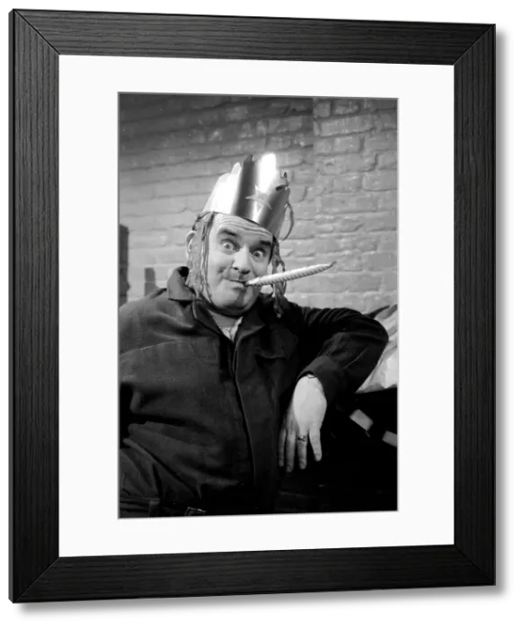 Framed Print : Ronnie Barker as Norman Fletcher in Slade Prison Print Framed Print : Ronnie Barker as Norman Fletcher in Slade Prison Print