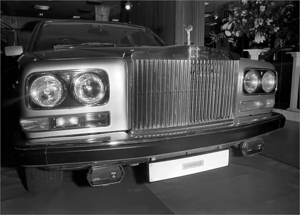 Car: Rolls - Royce. March 1975 75-01280-002