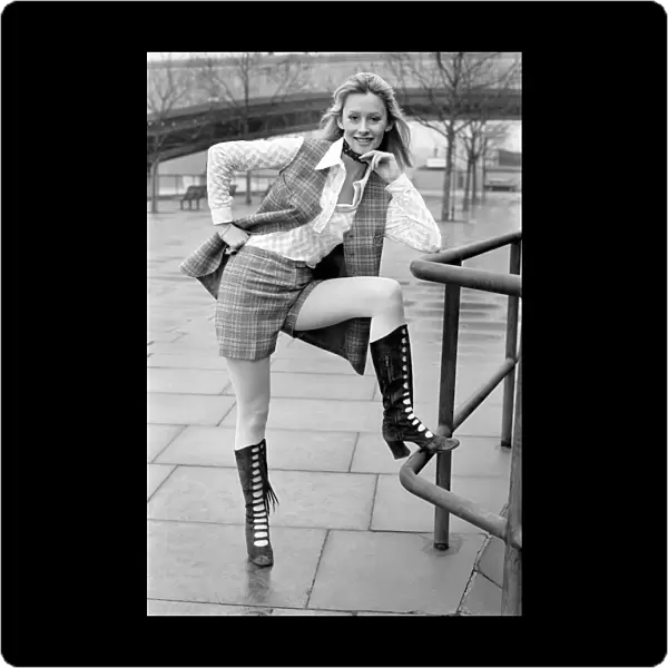 1970s Fashion: Shorts. January 1971 71-00161-007