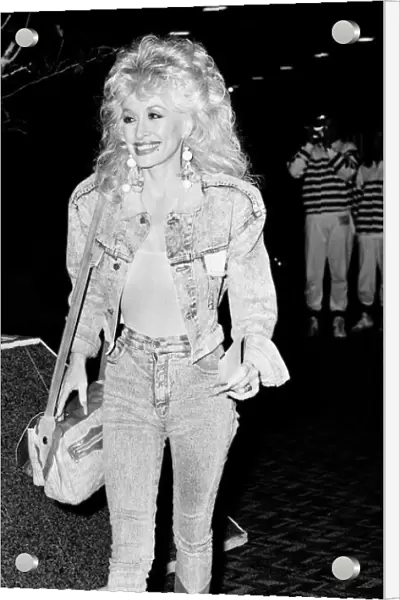 Dolly Parton seen here at London Airport 1st April 1988 Local Caption Watscan