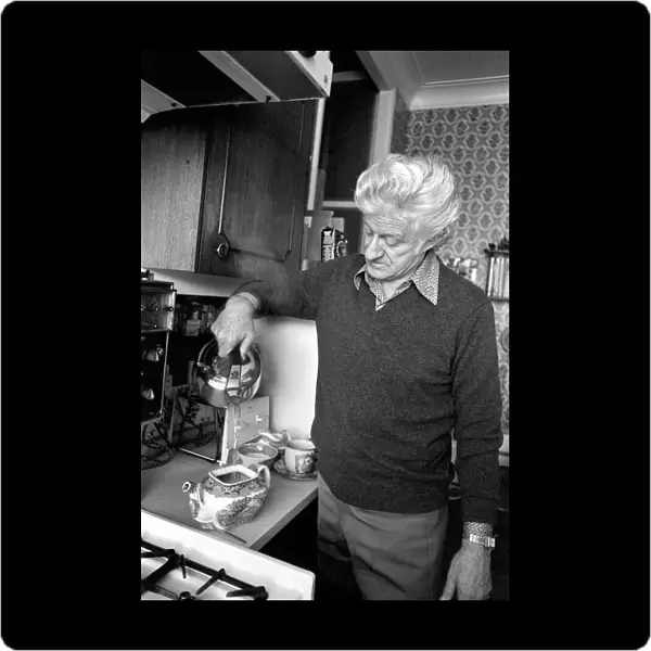 Actor John Pertwee seen here at home making tea. March 1981 PM 81-01203