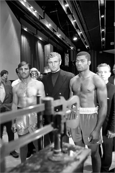 Sport: Boxing: Joe Bugner and Emile Griffith at Madison Square Gardens, New York