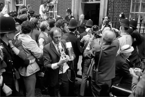 Ted Heath arrives at no 10. June 1970 70-5832-003