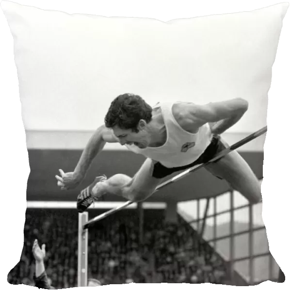 Commonwealth Games, Edinburgh: Athletics. L. Peckham (Australia