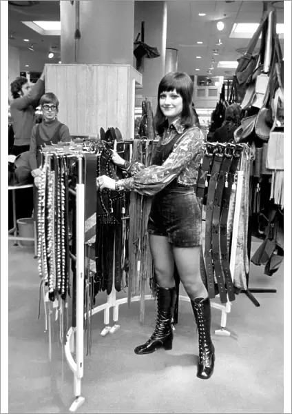 1970s Fashion: Shorts. January 1971 71-00161-018