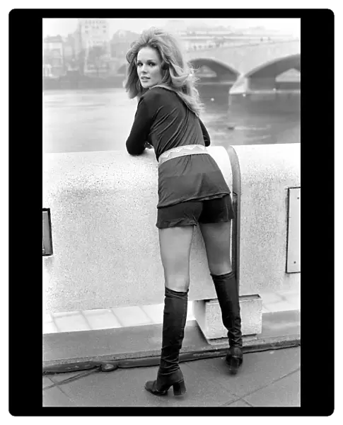 1970s Fashion: Shorts. January 1971 71-00161