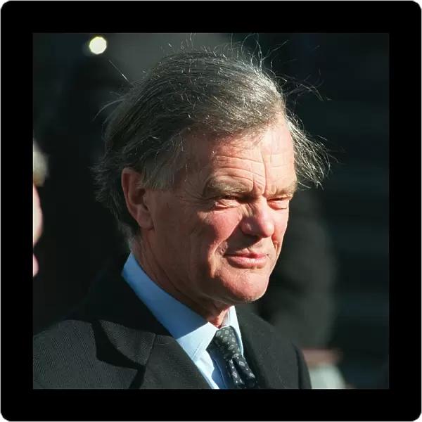 ALAN CLARK ARRIVES FOR SERVICE FOR ANNIVERSARY OF THE GULF WAR AT ST. PAULS CATHEDRA