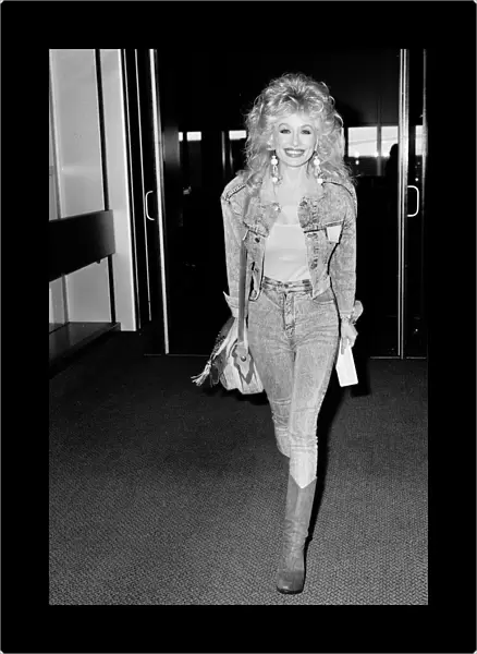 Dolly Parton seen here at London Airport 1st April 1988 Local Caption Watscan