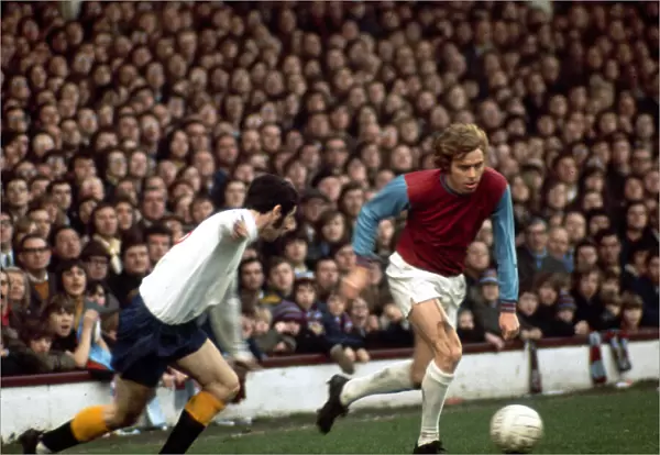 Harry Redknapp of West Ham United in a chase for the ball with John Robson of Derby