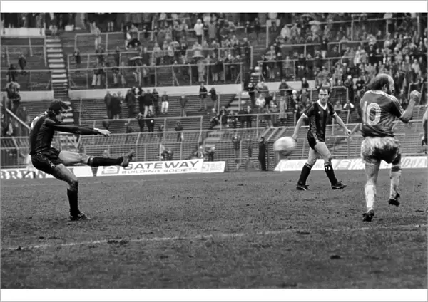 rmingham City v. Manchester City. March 1981 MF02-02-007