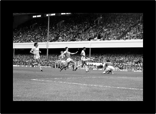 Division 1 football. Arsenal 1 v. Nottingham Forest 0. September 1980 LF04-37-051